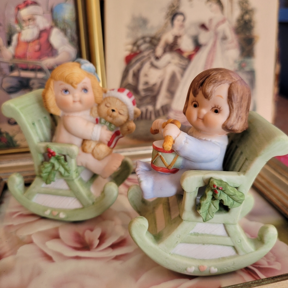 Dolly Dingle Girl & Boy Christmas Figurines ~ 1986 ~ Global Art ~ w/Small Repair